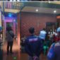 Tim gabungan Satuan Reskrim dan Sat Reserse Narkoba Polres Sumedang menggerebek dua tempat karaoke di wilayah Kabupaten Sumedang yang berlokasi di Cimalaka dan Jatinangor pada Rabu (19/1/2022) malam.