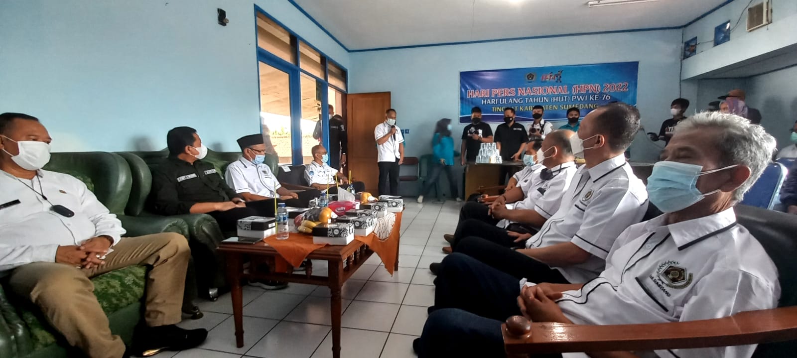 Bupati Sumedang Dony Ahmad Munir saat menghadiri Hari Pers Nasional Tingkat Kabupaten Sumedang di Kantor PWI Kabupaten Sumedang. Rabu, 9 Februari 2022.