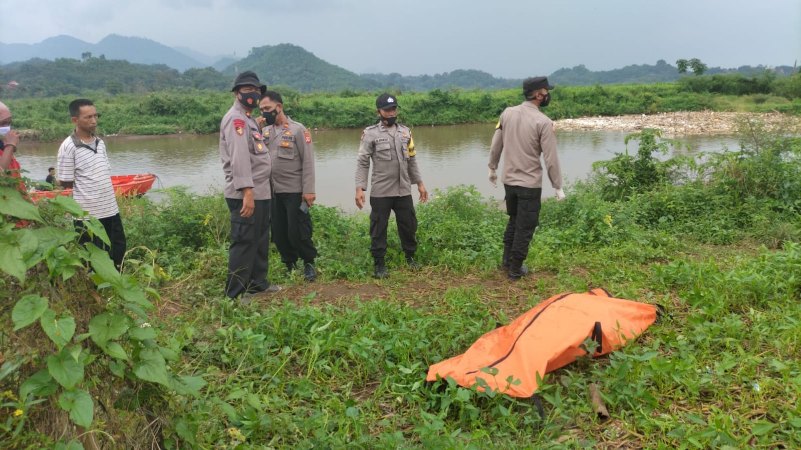 Penemuan mayat di di Bendungan Jatigede di Lokasi Tugu Wado, Desa Wado Kecamatan Wado. Rabu, 9 Februari 2022.