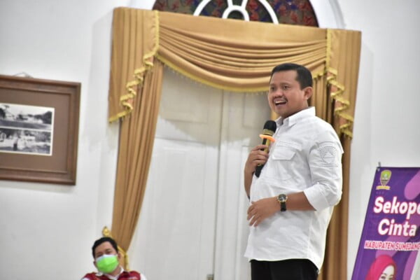 Di hari kedua, Rabu (23/2), Bupati Sumedang H Dony Ahmad Munir turut memberikan arahan dalam kegiatan yang diinisiasi oleh Dinas Pengendalian Penduduk dan Keluarga Berencana, Pemberdayaan Perempuan dan Perlindungan Anak (DPPKB P3A) tersebut.