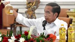 Presiden Joko Widodo (Jokowi) resmi mencabut subsidi atas minyak goreng kemasan.