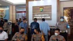 Aksi perampokan terjadi di Bank Jabar Banten (BJB) yang berlokasi di Jalan RS Fatmawati, Cilandak, Jakarta Selatan pada Selasa, (5/4/2022)kemarin. Satu pelaku berinisial BS (43) berhasil diamankan.
