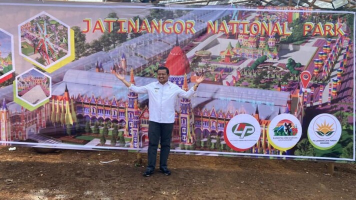 Bupati Sumedang, Dony Ahmad Munir memberikan apresiasi dengan rencana dibangunnya Jatinangor Nasional Flower Park.