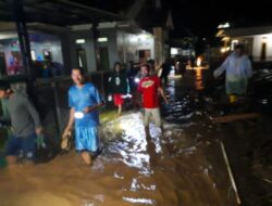 Breaking News: Banjir Cipancar 13 Orang Diungsikan di Vila, 1 Orang Anak Tenggelam dalam Pencarian