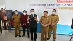 Gubernur Jawa Barat Ridwan Kamil bersama Bupati Sumedang Dony Ahmad Munir meresmikan Gedung Sumedang Creative Center. Senin, 20 Juni 2022.