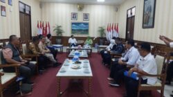 Bupati Sumedang H Dony Ahmad Munir melakukan pertemuan dengan PT Waskita Karya Infrastruktur (WKI) sebagai anak usaha PT Waskita Karya di Ruang Utama Bupati Lantai 2 Setda. Rabu (14/9/2022).
