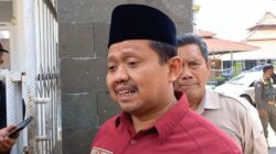 Bupati Sumedang, Dony Ahmad Munir saat memberikan keterangan pers. Selasa, 20 September 2022.