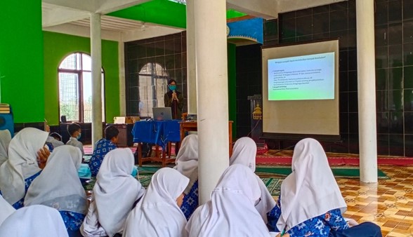 Kegiatan edukasi dan penyuluhan kesehatan siswa/i MTs Al Irfan, Tanjungsari Kabupaten Sumedang