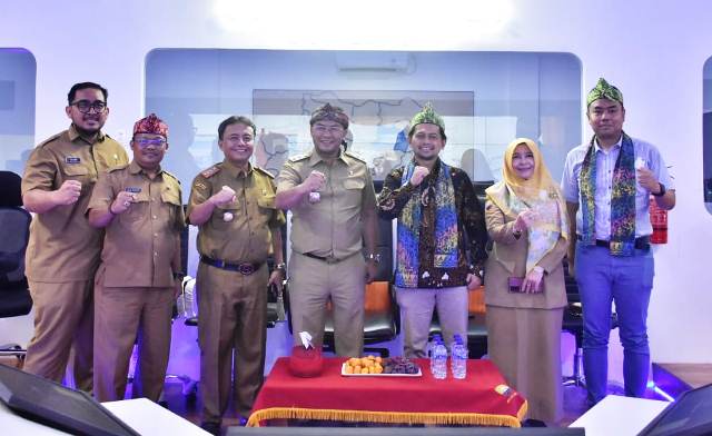 Aplikasi Sistem Informasi Pencegahan Stunting Terintegrasi (Simpati) menjadi inovasi Kabupaten Sumedang yang diikutsertakan pada Kompetisi Inovasi Jawa Barat (KIJB) Tahun 2022. Sebagai salah satu tahap penilaian, Tim Verifikasi Lapangan dan Tim Penilai KIJB hadir langsung ke Kabupaten Sumedang dan diterima oleh Wakil Bupati Erwan Setiawan di Pusat Pemerintahan Sumedang, Senin (12/12).