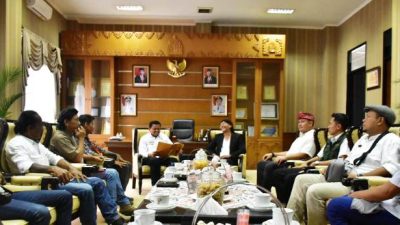 Himpunan Artis Penyanyi dan Musisi Indonesia (HAPMI) Kabupaten Sumedang saat melakukan audensi dengan Bupati Sumedang. Rabu, 15 Februari 2023.
