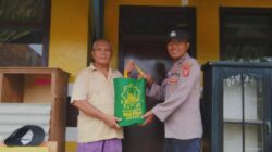 Bhabinkamtibmas Polsek Rancakalong, Polres Sumedang Aipda Wartadi melaksanakan kegiatan bakti sosial dengan memberikan bantuan paket sembako kepada warga Desa Pangadegan, Kecamatan Rancakalong, Kabupaten Sumedang. Senin (10/4/2023).