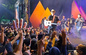 Kemeriahan panggung dari musisi legendaris Jawa Barat, Doel Sumbang, baru saja berlalu. Rabu malam, 10 Mei 2023