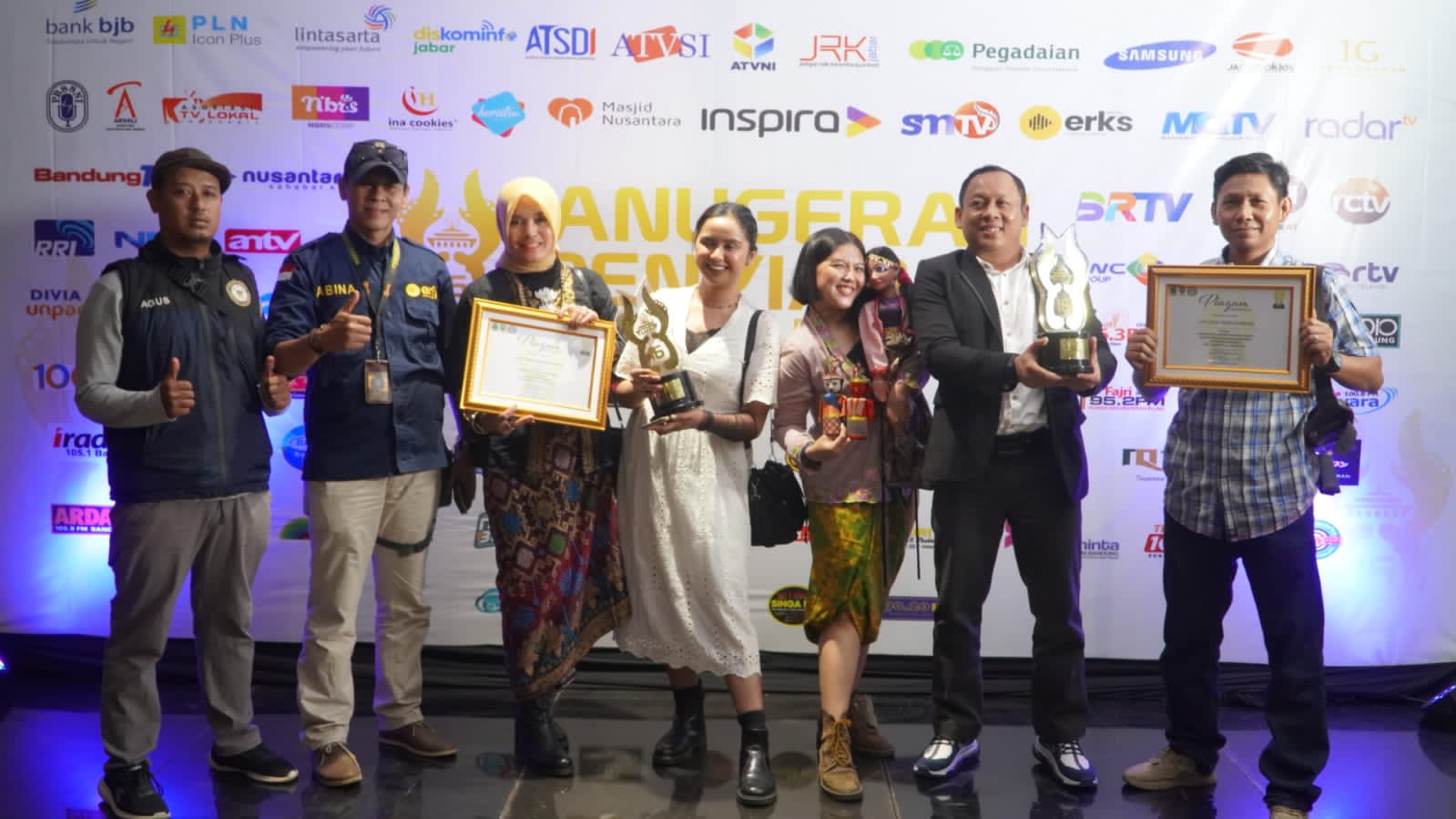 Diajang Malam Anugerah penyiaran KPID Jawa Barat ke -16 Tahun 2023 radio LPP Lokal eRKS FM Sumedang berhasil menyabet 2 penghargaan yaitu Kategori program berita radio dan kategori program siaran ramah perempuan dan anak.