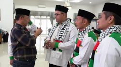 Ketua Baznas Sumedang saat berbincang dengan Pj. Bupati Sumedang usai pelantikan UPZ Kecamatan.