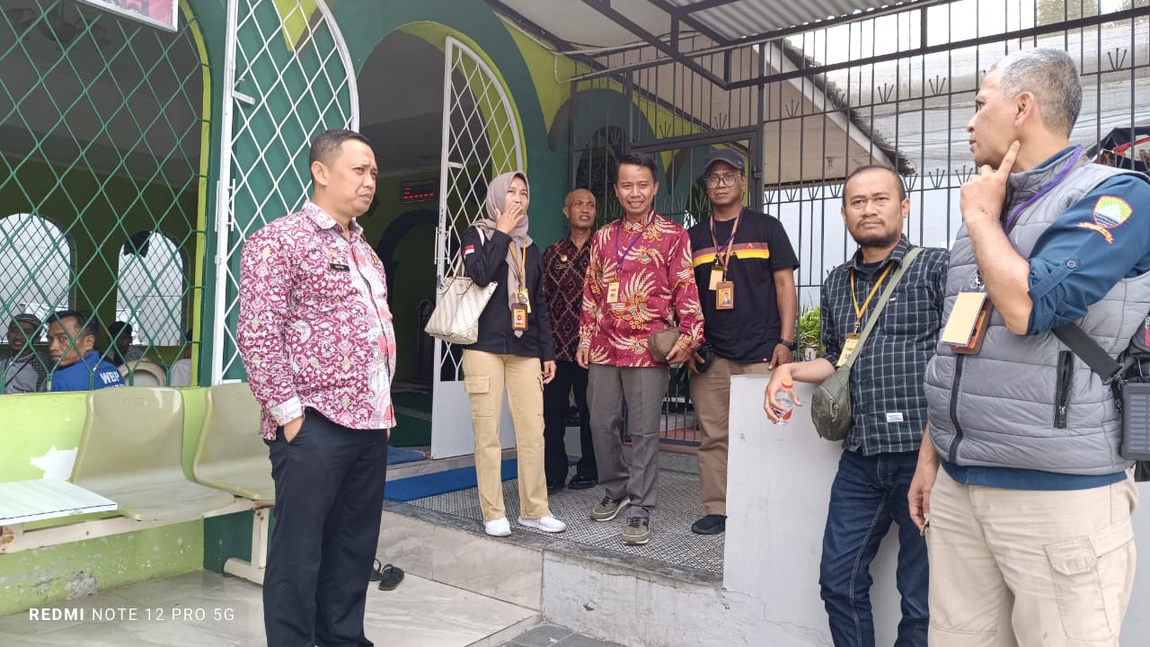 KPU Kabupaten Sumedang, Bawaslu Sumedang, PPK Sumedang Selatan serta Panwascam Sumedang Selatan melakukan kegiatan sosialisasi di Lapas Klas IIB Sumedang. Jumat, 15 Desember 2023.
