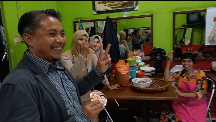 Caleg DPR RI Ridwan Solihin saat menyambangi warga Sumedang.