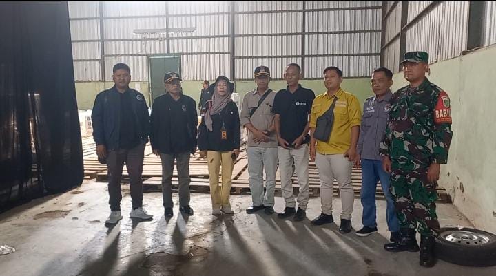 Ketua Panwaslu Kecamatan Sumedang Selatan Nina Yuliawati menyebutkan untuk logistik Pemilu 2024 di Kecamatan Sumedang Selatan telah terjadwal sejak 7 Februari 2024 untuk pengeseran di gudang KPU dilaksanakan oleh PPK dan PPS.