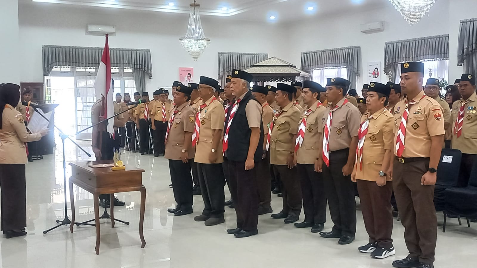 Ketua Kwartir Daerah Gerakan Pramuka Jawa Barat Atalia Praratya melantik Pj Bupati Sumedang Herman Suryatman sebagai Ketua Majelis Pembimbing Cabang Pramuka (Mabicab) Sumedang masa bakti 2024-2029 di Gedung Negara Sumedang. Jumat, 23 Maret 2024.