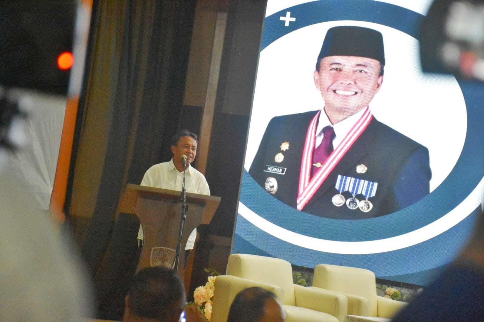 Pj Bupati Sumedang Herman Suryatman, saat membuka sekaligus memberikan arahan pada Musyawarah Perencanaan Pembangunan (Musrenbang) Kabupaten Sumedang Tahun 2025 di Aula Tampomas Pusat Pemerintahan Sumedang (PPS). Rabu (27/3/2024).