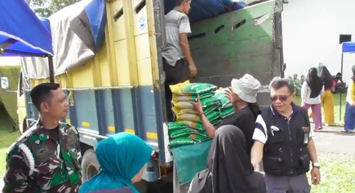 Dinas Pertanian dan Ketahanan Pangan Kabupaten Sumedang bekerjasama dengan Kodim 0610 Sumedang menggelar Gerakan Pangan Murah di Makodim 0610 Sumedang. Senin, 4 Maret 2024.