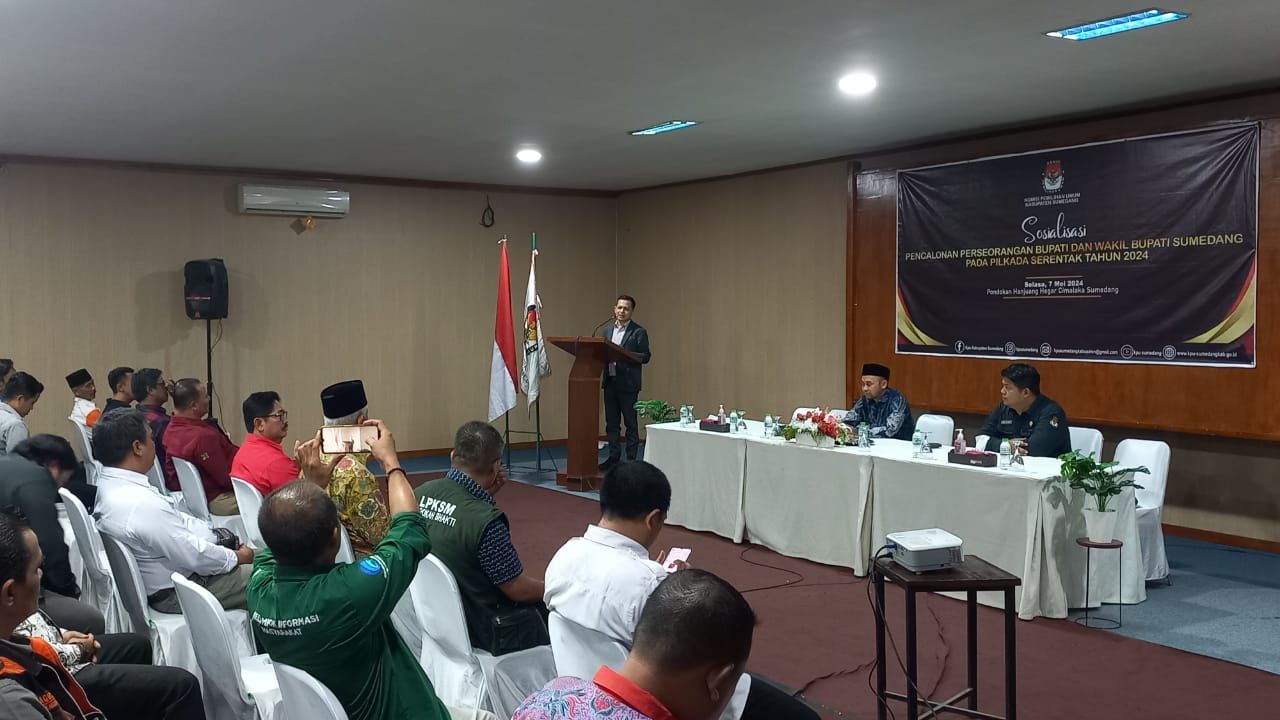 KPU Kabupaten Sumedang menggelar Sosialisasi untuk Pencalonan Perserongan Bupati dan Wakil Bupati Sumedang pada Pilkada Serentak Tahun 2024 di Aula Hotel Hanjuan Hegar Cimalaka Kabupaten Sumedang. Selasa, 7 Mei 2024.