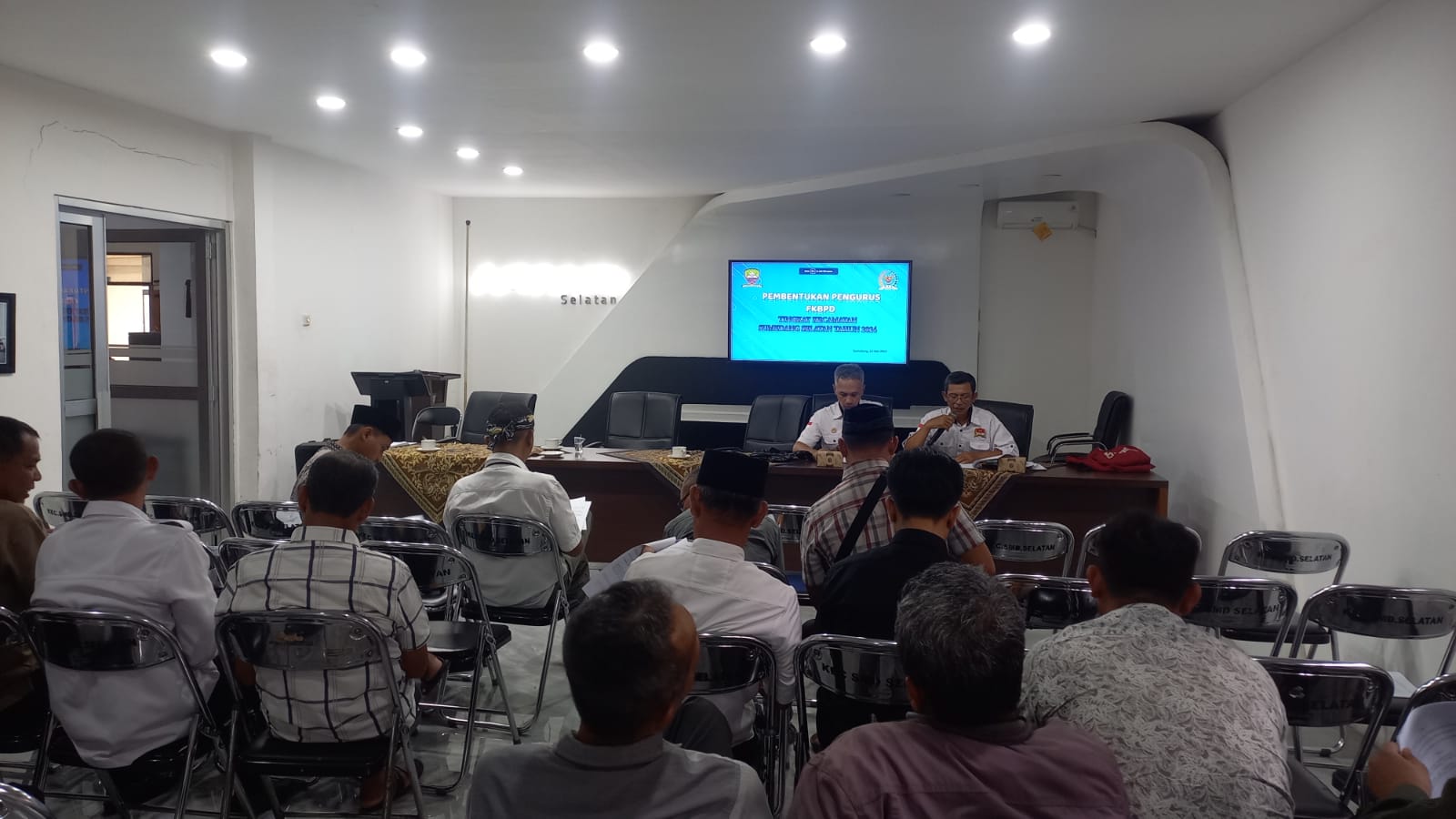 Pelaksanaaan Pembentukan FKBPD Kecamatan di Aula kantor Kecamatan Sumedang Selatan. Rabu, 22 Mei 2024.