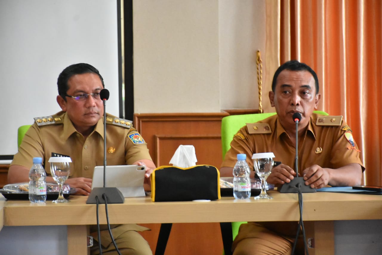 Pemda Kabupaten Sumedang segera meluncurkan voucher untuk masyarakat miskin ekstrem di Kabupaten Sumedang. Rencananya voucher tersebut akan diluncurkan Pj Bupati Sumedang sebelum tanggal 1 Juli kepada 10.082 jiwa (3.083 KK) warga miskin ektrem sebesar Rp. 75.000/jiwa setiap bulannya.
