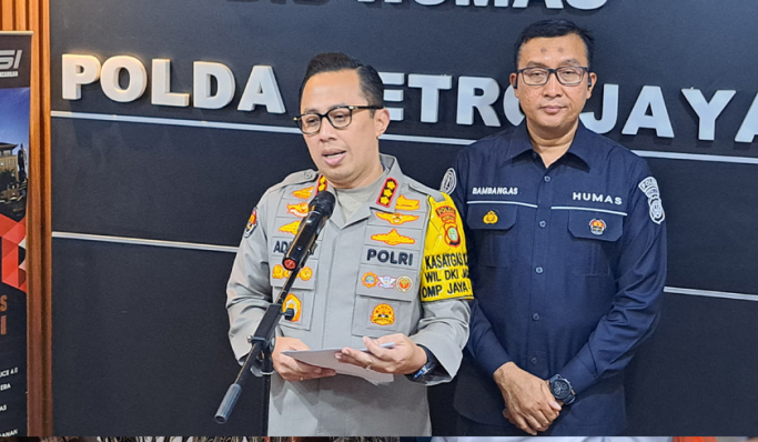 Kabid Humas Polda Metro Jaya, Kombes Pol Ade Ary Syam Indradi saat memberikan keterangan pers.