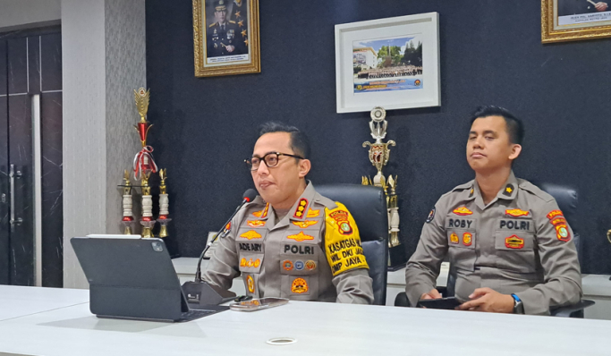 Kabid Humas Polda Metro Jaya, Kombes Pol Ade Ary Syam Indradi saat konferensi pers.