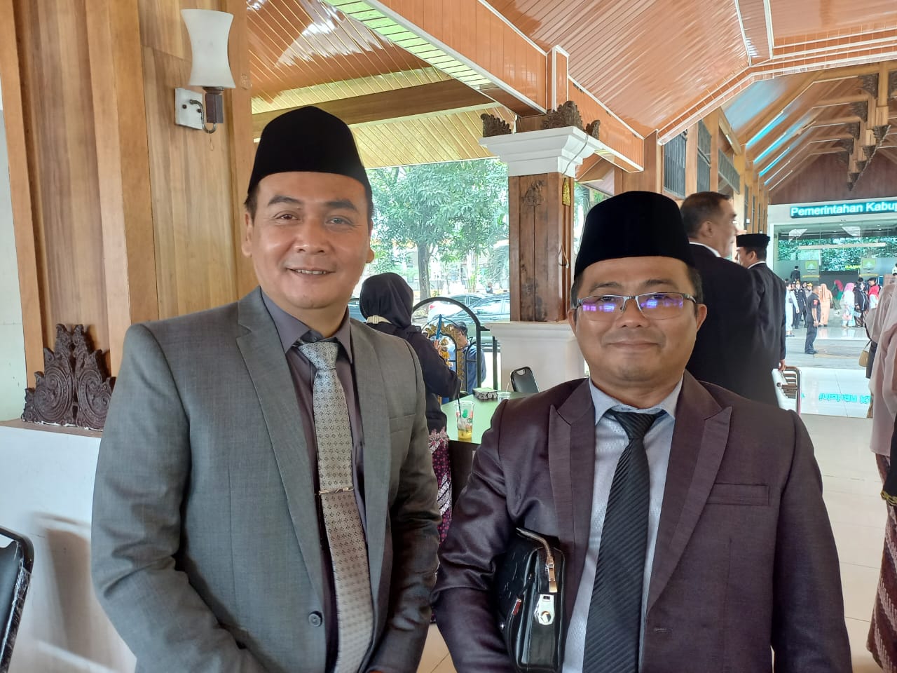 Plt. Kepala Dinas PUTR Kabupaten Sumedang, Budi Yana Santosa, usai mengikuti Upacara Peringatan Hari Ibu di Lapangan PPS, Senin(23/12/2024).