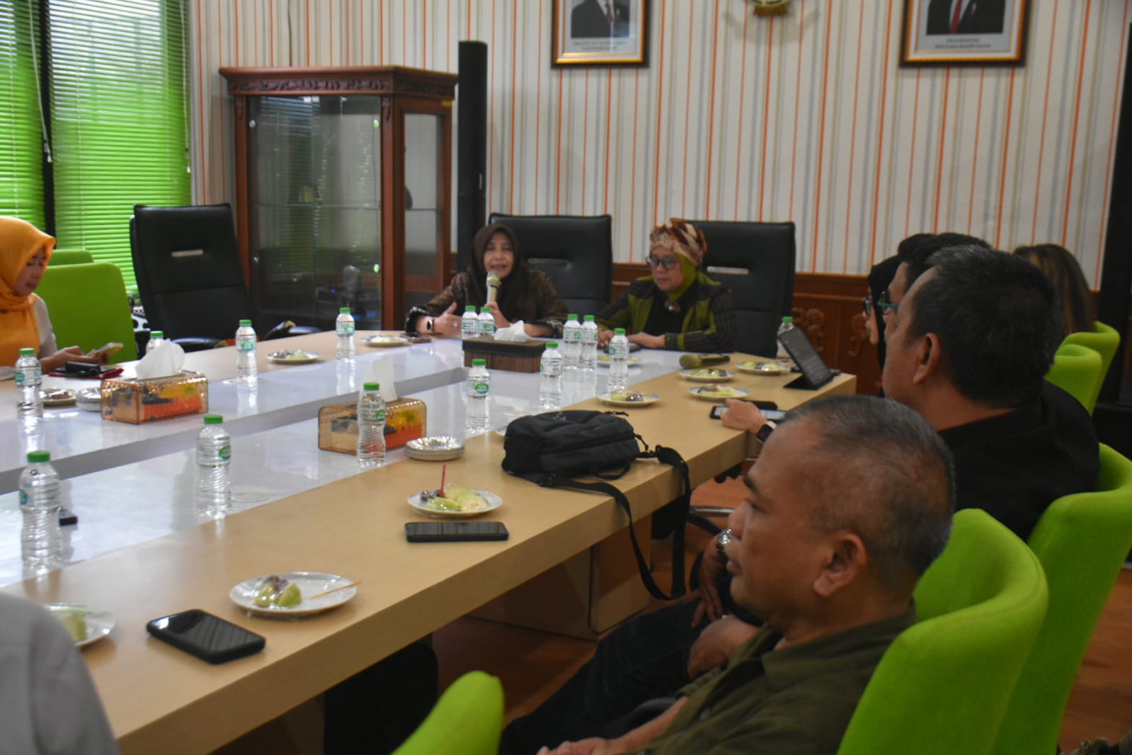 Pemerintah Kabupaten Sumedang bekerja sama dengan Institut Seni Budaya Indonesia (ISBI) Bandung untuk mengembangkan Ensiklopedia Seni Digital Berbasis Geospasial. Inisiatif ini menjadi tonggak penting dalam upaya mendigitalisasi dan melestarikan kekayaan budaya Sumedang dan Jawa Barat secara lebih luas.