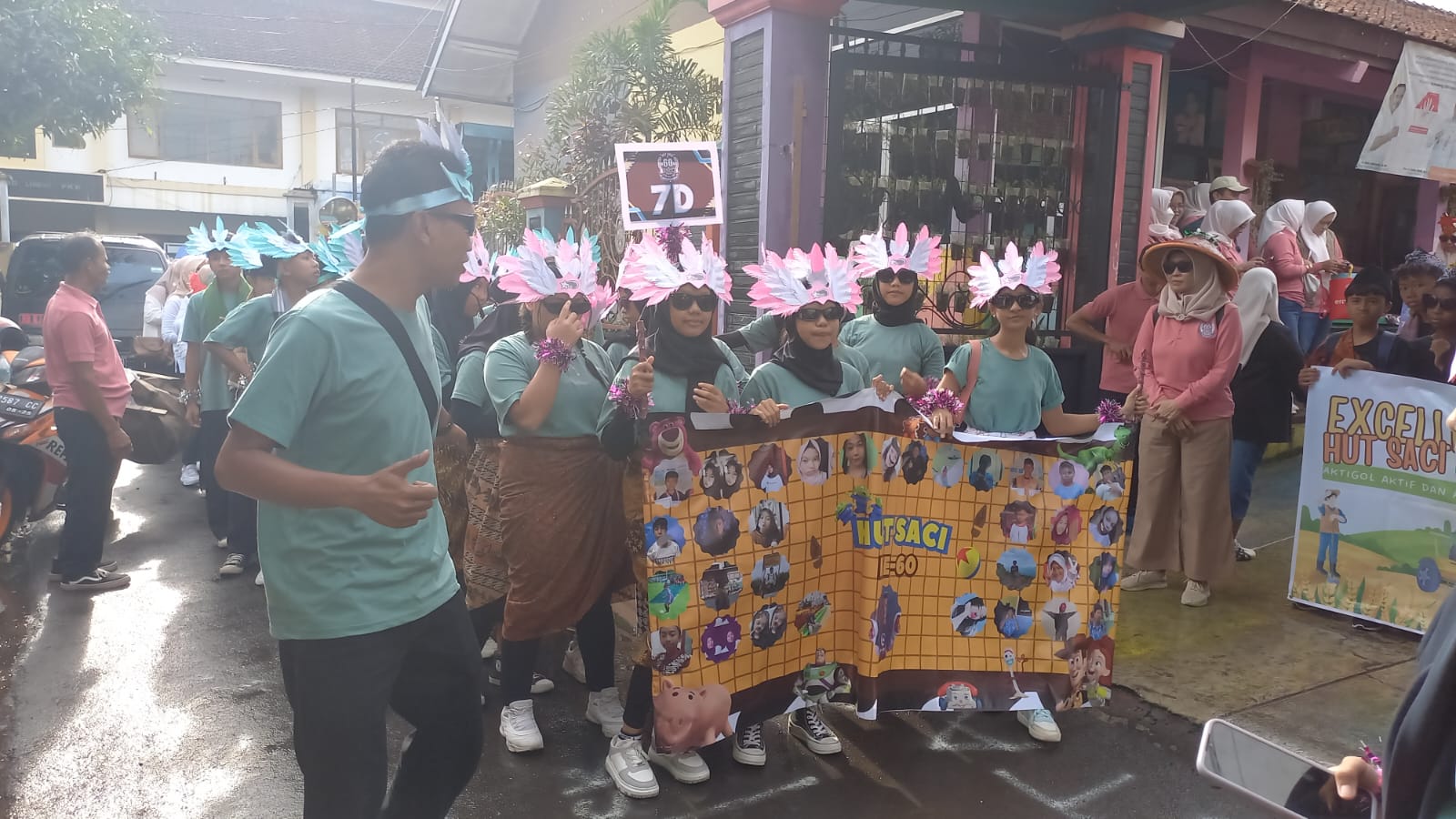 SMP Negeri 1 Cimalaka (SACI) menggelar serangkaian kegiatan meriah dalam rangka memperingati Hari Ulang Tahun (HUT) SACI ke-60 yang sekaligus dipadukan dengan peringatan Isra Miraj Nabi Muhammad SAW.