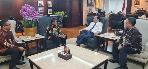 Disela persiapan pelantikan, pemeriksaaan kesehatan dan gladi kotor Bupati Dony Ahmad Munir melakukan pertemuan dengan Ketua Dewan Ekonomi Nasional Pak Luhut B Pandjaitan, Selasa-Rabu 18-19 Februari 2025.