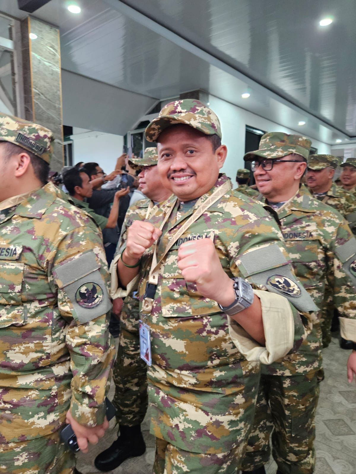 Bupati Sumedang, Dony Ahmad Munir, mengikuti Retret Kepala Daerah yang diselenggarakan di Lembah Tidar, Akademi Militer (Akmil), Magelang, Jawa Tengah. Program yang berlangsung pada 21-28 Februari 2025.