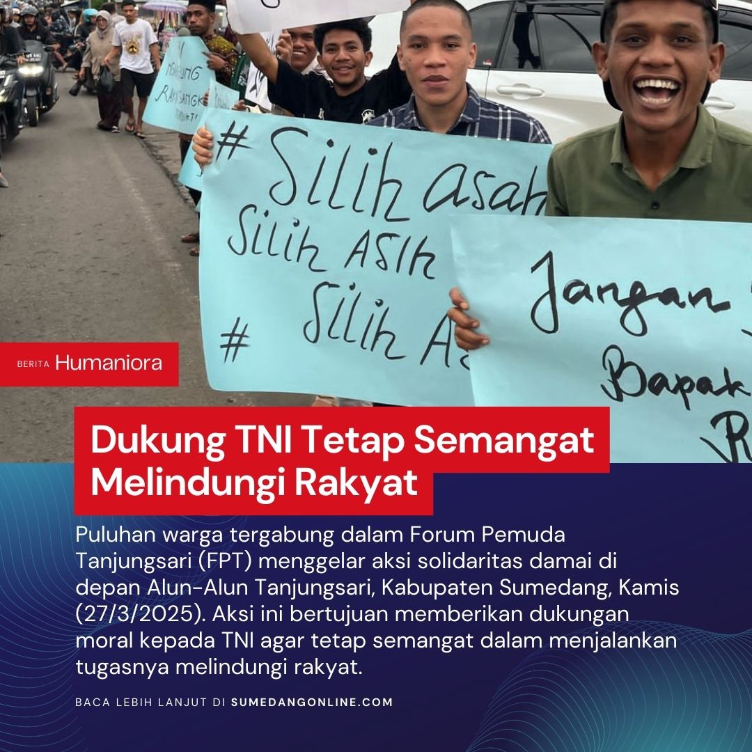 Sekitar 70 warga yang tergabung dalam Forum Pemuda Tanjungsari (FPT) menggelar aksi solidaritas damai di depan Alun-Alun Tanjungsari, Kabupaten Sumedang, Kamis (27/3/2025). Aksi ini bertujuan memberikan dukungan moral kepada TNI agar tetap semangat dalam menjalankan tugasnya melindungi rakyat.