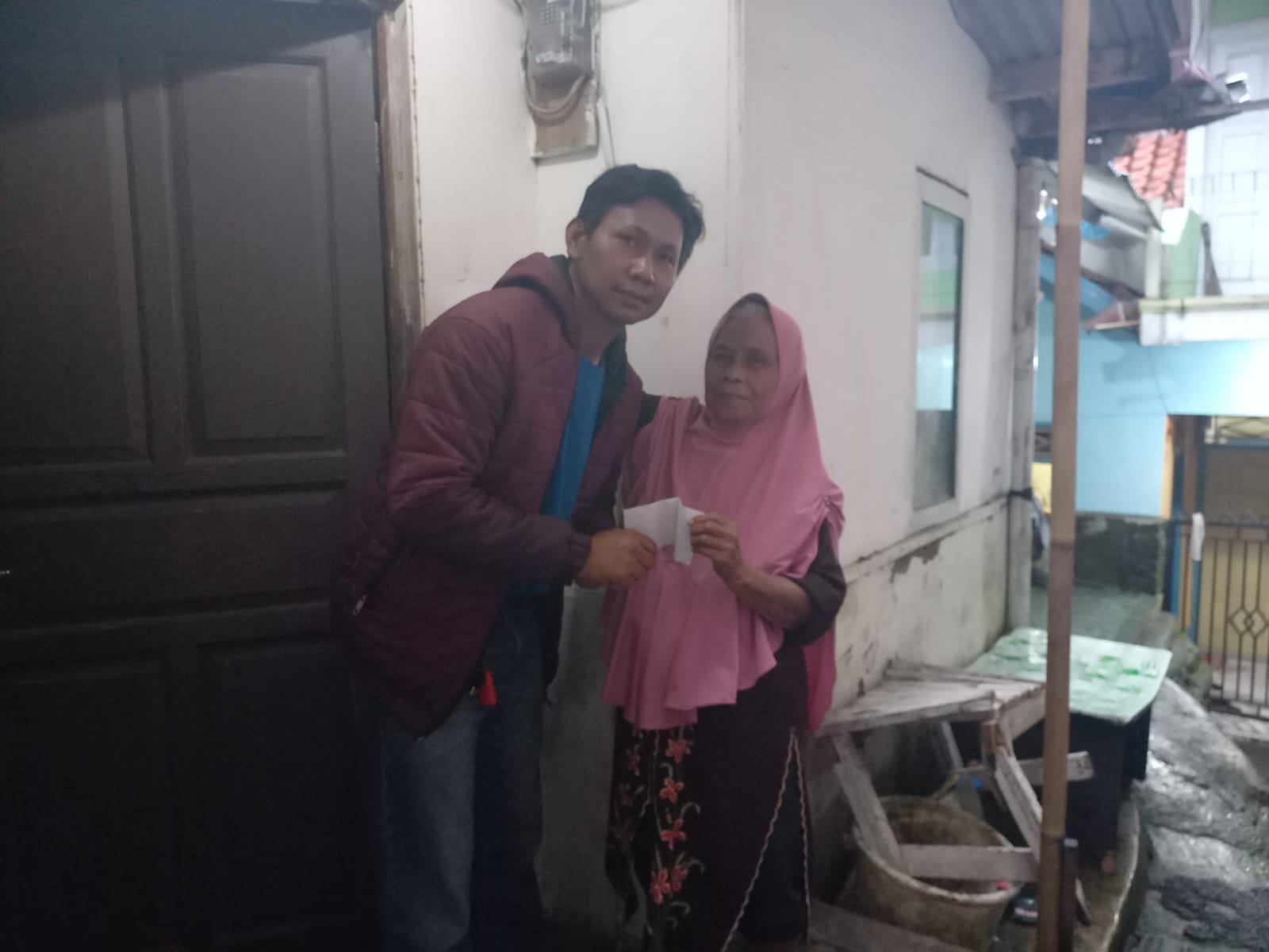 Majelis Taklim Wartawan Sumedang (FORKOWAS) kembali menggelar kegiatan bakti sosial dalam rangka bulan Ramadan 1446 H/2025. Dalam aksi sosial kali ini, FORKOWAS membagikan uang kadeudeuh kepada dhuafa di wilayah Sumedang Selatan dan Tanjungsari.
