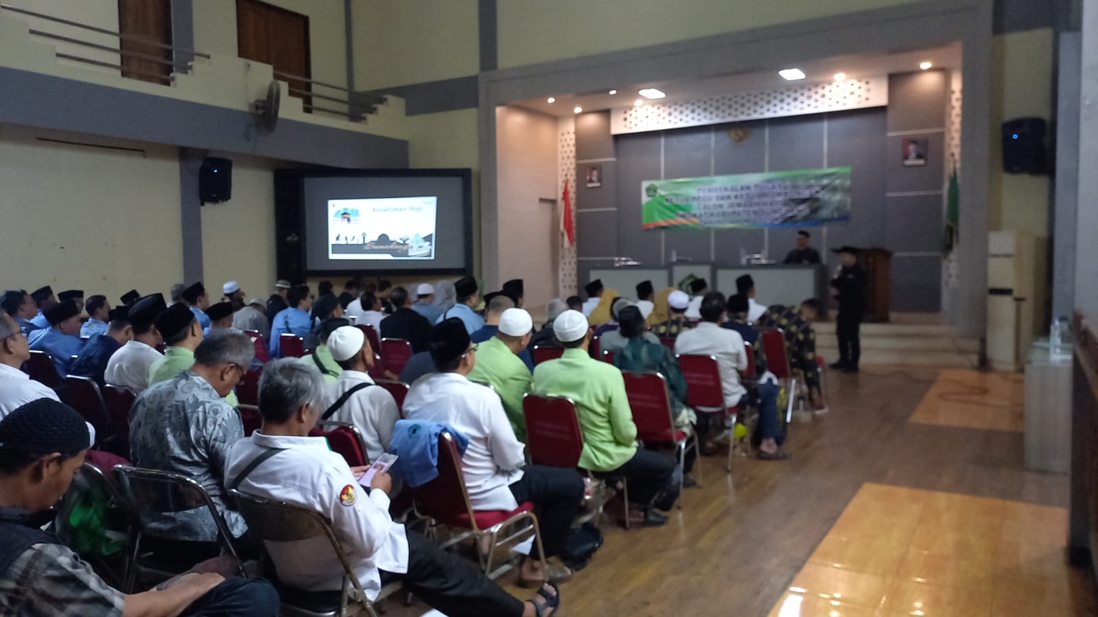 Menjelang keberangkatan calon jemaah haji asal Kabupaten Sumedang yang dijadwalkan pada 3 dan 21 Mei 2025 mendatang, Kantor Kementerian Agama (Kemenag) Kabupaten Sumedang menyelenggarakan kegiatan Pembekalan Tugas Ketua Regu dan Ketua Rombongan Calon Jemaah Haji tingkat kabupaten.