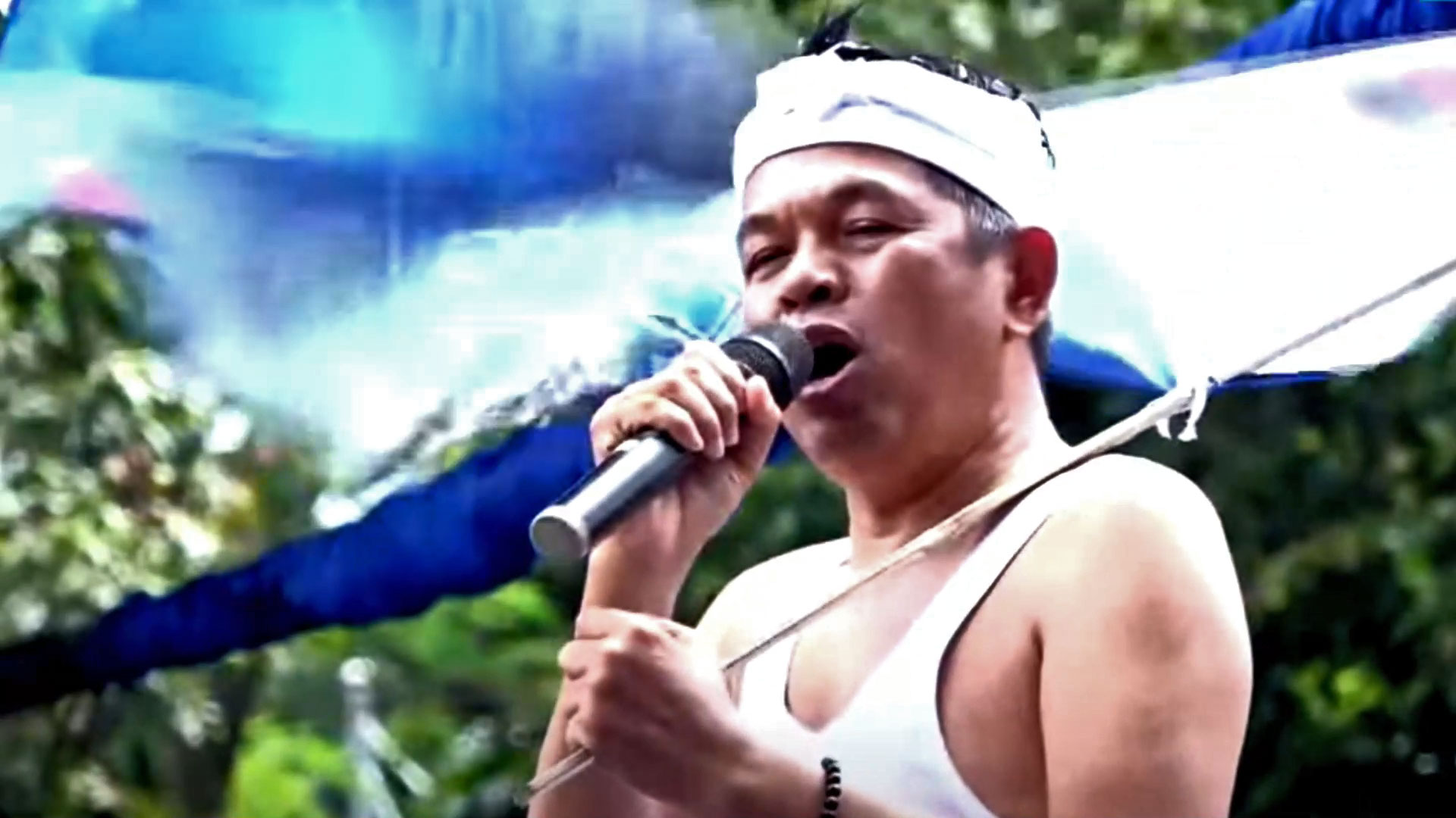 Gubernur Jawa Barat, Dedi Mulyadi, memberikan apresiasi luar biasa kepada Persib Bandung yang berhasil menjuarai Liga 1 musim 2024/2025. Dalam perayaan yang digelar meriah di Gedung Sate, Minggu (25/5/2025), Dedi menyatakan akan memberikan bonus sebesar Rp2 miliar untuk tim kebanggaan warga Jawa Barat tersebut.