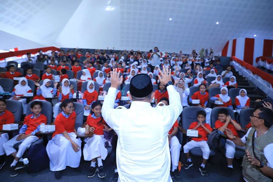 Pemerintah Kabupaten Bogor resmi meluncurkan Rumah Keluarga Merah Putih (RKMP) pertama dan satu-satunya di Indonesia. Peluncuran dilakukan oleh Bupati Bogor Rudy Susmanto bersama Wakil Bupati Ade Ruhandi di Auditorium Sekretariat Daerah Kabupaten Bogor, Kamis (29/5/2025).