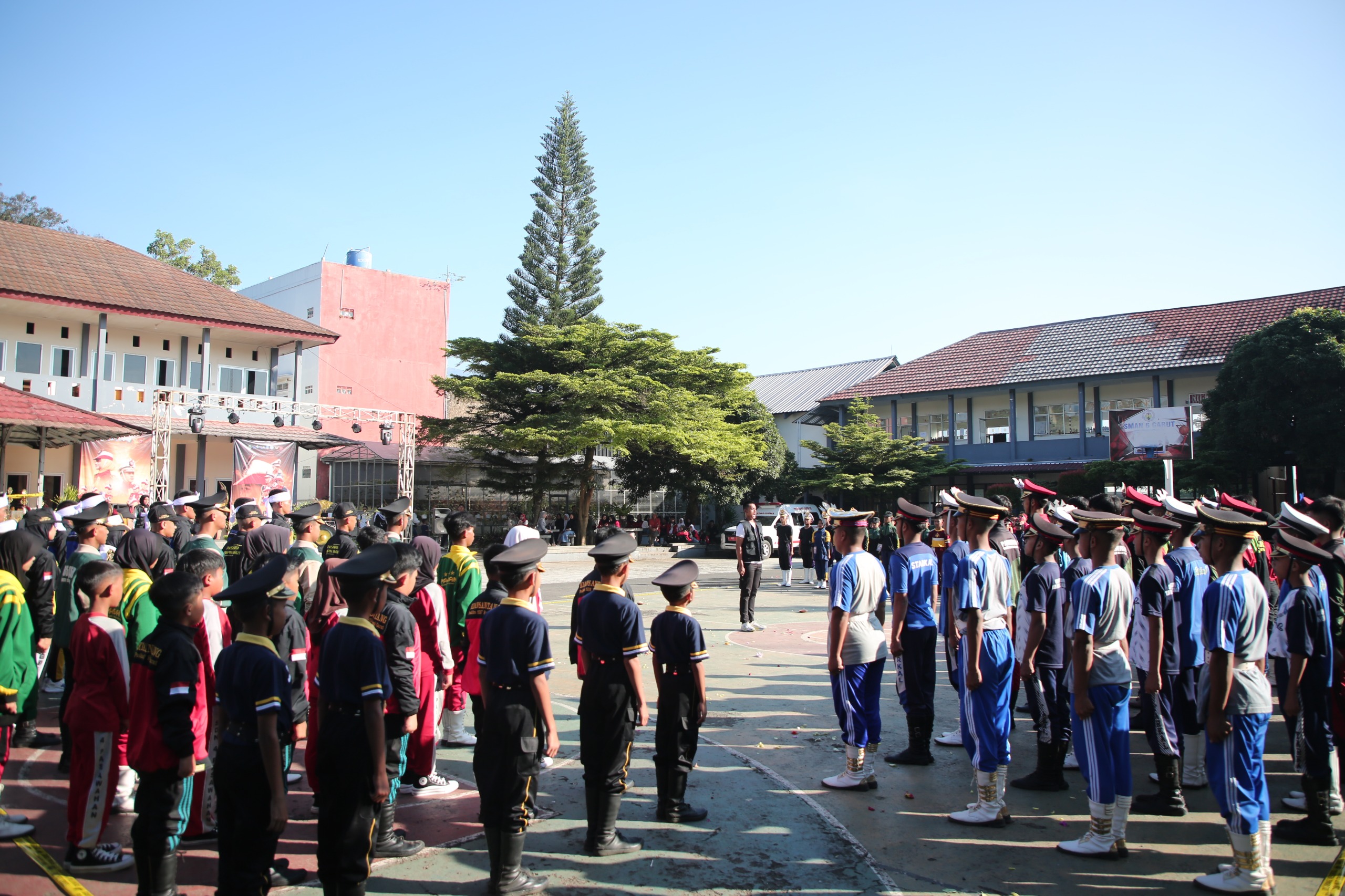 Pelaksanaan Lomba Ketangkasan Baris Berbaris (LKBB) Diwangkara 2025 yang diselenggarakan oleh SMAN 6 Garut, Jalan Guntur Melati, Kecamatan Tarogong Kidul, Sabtu (31/5/2025).