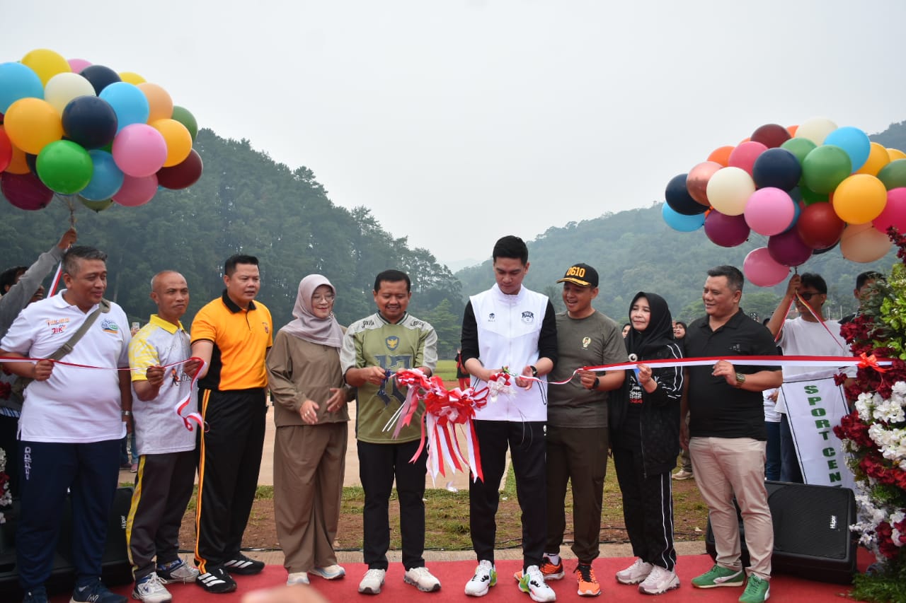 Sport Center Tadjimalela resmi dibuka untuk umum oleh Bupati Sumedang H. Dony Ahmad Munir bersama Wakil Bupati M. Fajar Aldila, Selasa (3/6).