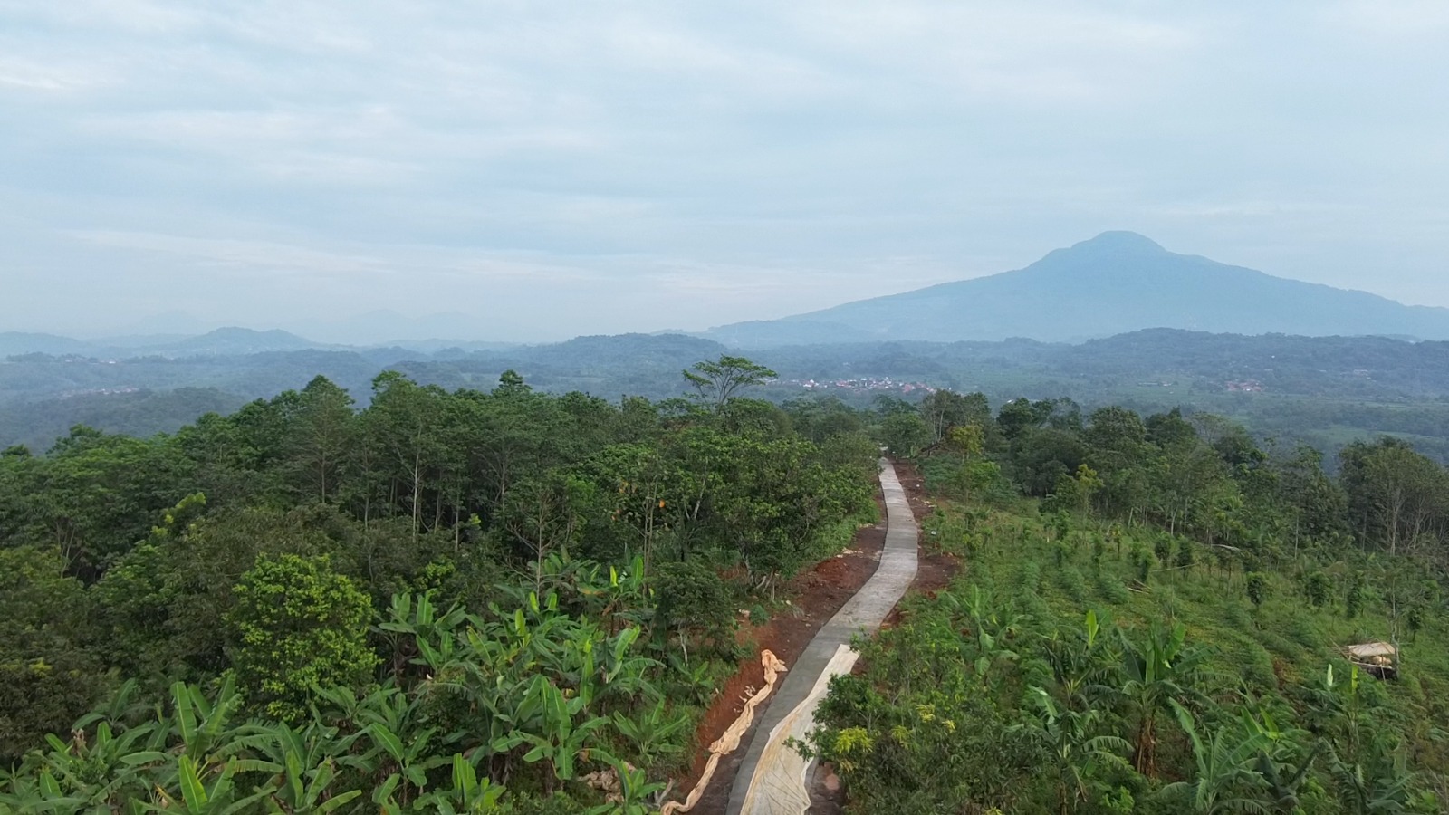 Program TMMD ke-124 di Desa Pamulihan, Kecamatan Situraja, Sumedang, telah selesai 100% dengan hasil pembangunan fisik dan non-fisik yang dirasakan langsung manfaatnya oleh warga.