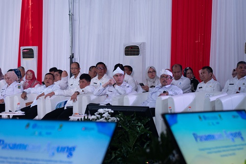Wakil Bupati Sumedang Fajar Aldila hadiri pertemuan TPID dan TP2DD se-Jawa Barat, bahas strategi pengendalian inflasi dan digitalisasi untuk tingkatkan kesejahteraan masyarakat.