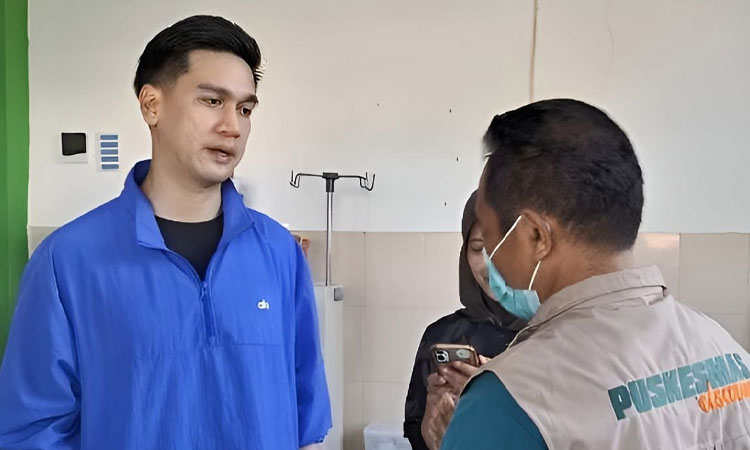 Wabup Sumedang Fajar Aldila saat meninjau sarana prasarana layanan di Puskesmas Cisarua.