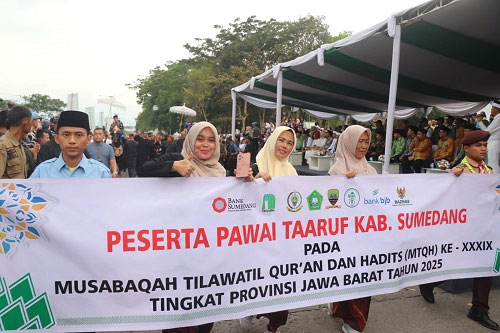 Bupati Sumedang, Dony Ahmad Munir, secara resmi melepas 36 kafilah asal Kabupaten Sumedang untuk mengikuti Musabaqah Tilawatil Qur’an dan Hadits (MTQH) ke-39 Tingkat Provinsi Jawa Barat yang akan digelar di Kabupaten Bandung, Minggu (15/6/2025).