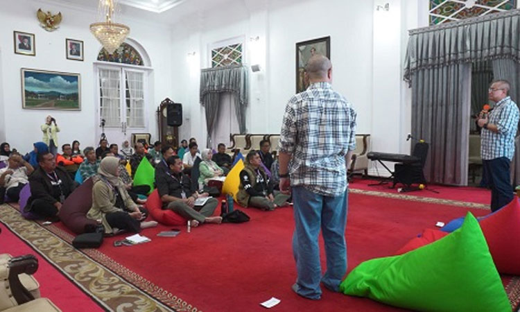 Bupati Sumedang Dony Ahmad Munir dan Wakil Bupati Fajar Aldila mengikuti hari kedua Pelatihan Leadership Inside-Out bertema "Menguatkan Kepemimpinan Dari Dalam" di Gedung Negara, Rabu (18/6/2025).