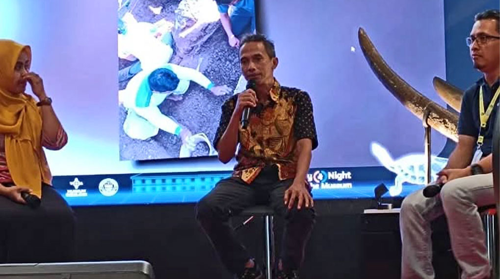 Kepala Bidang Kebudayaan Dinas Pariwisata, Kebudayaan, Kepemudaan, dan Olahraga (Disparbudpora) Kabupaten Sumedang, Moh Budi Akbar, saat Talkshow hasil rekonstruksi temuan kepurbakalaan berupa fosil gading Stegodon, kura-kura yang pernah hidup 1-2 juta tahun lalu di Desa Jembarwangi Kec. Tomo Kab. Sumedang, bekerjasama dengan Musium Geologi Kementerian ESDM.