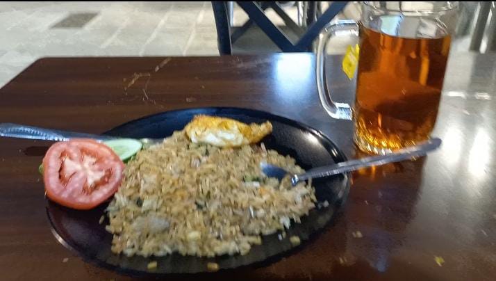 Menikmati Nasi Goreng, Teh Tawar, di Madinah