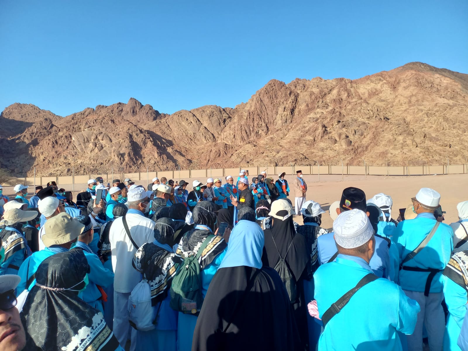 Sebanyak 193 jemaah haji asal Sumedang dari Kloter 17 KJT kembali melaksanakan rangkaian ziarah spiritual di Kota Madinah, Rabu (25/6/2025).