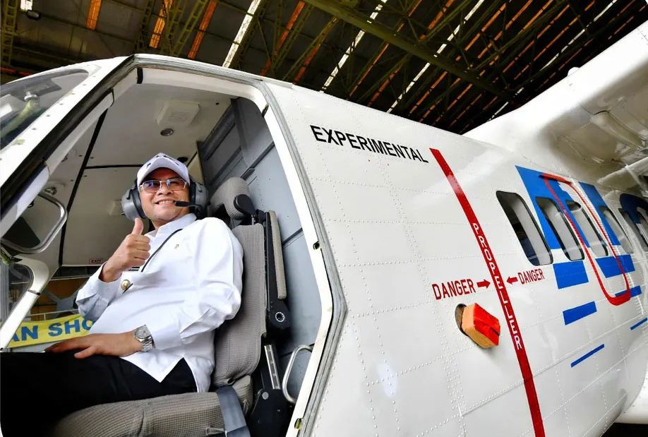 Wakil Gubernur Jawa Barat, Erwan Setiawan, mengunjungi fasilitas produksi PT Dirgantara Indonesia (PTDI) di Kota Bandung pada Selasa (3/6/2025).